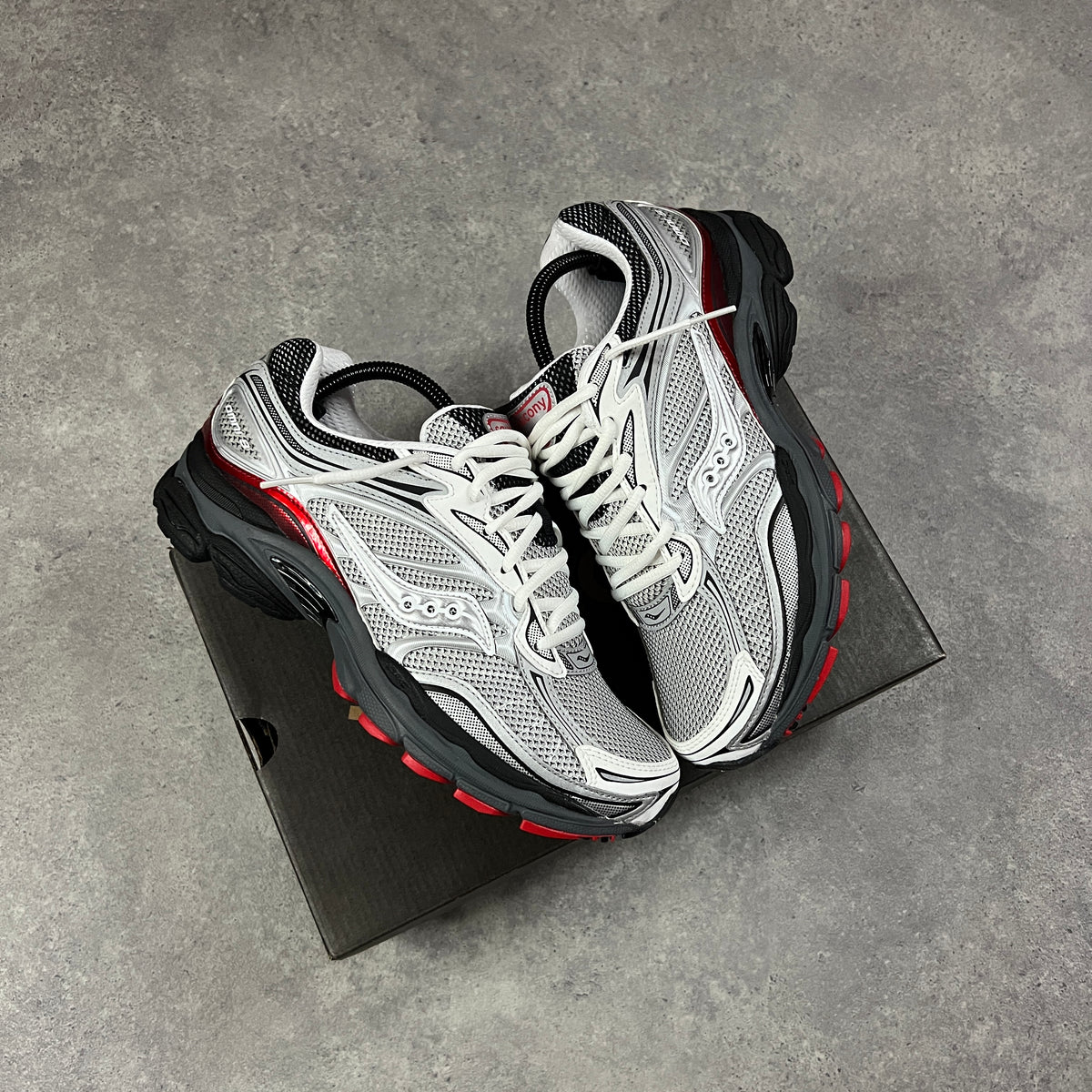 Saucony Pro Grid Omni 9 Crimson Red