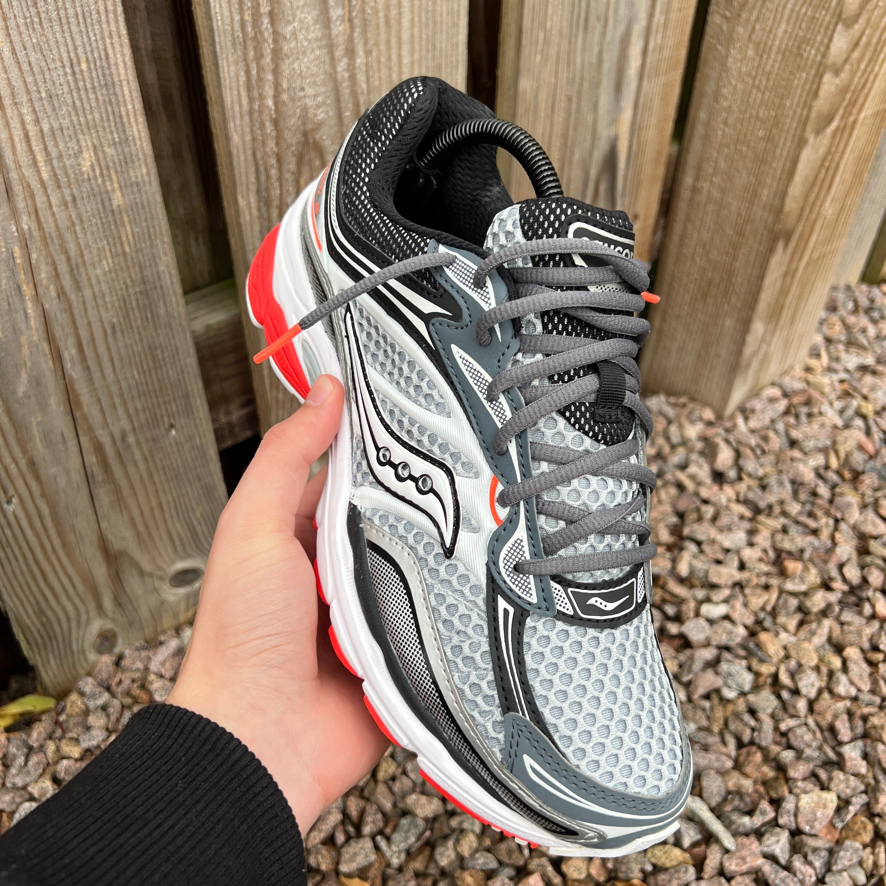 Saucony ProGrid Omni 9 Red / White