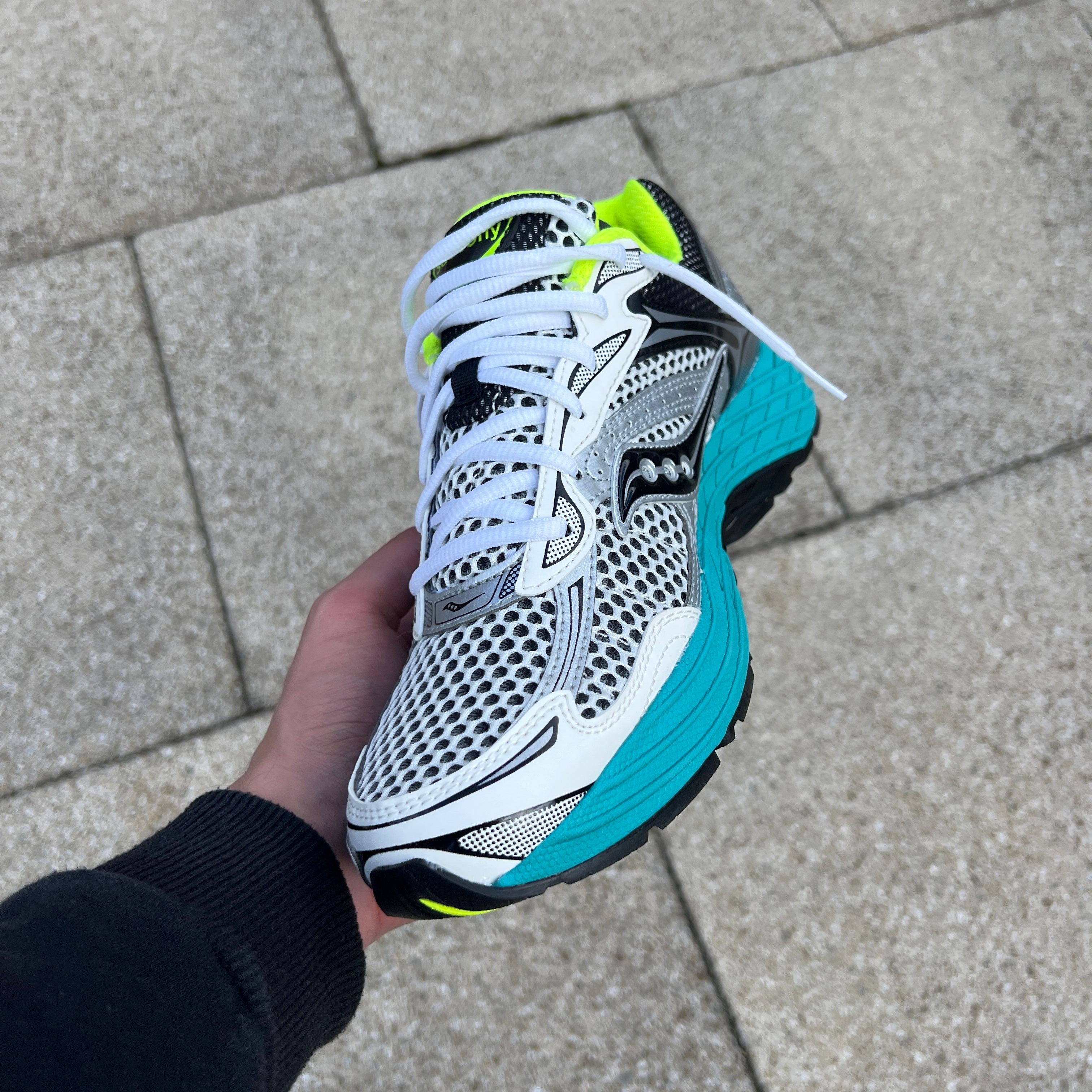 Saucony ProGrid Omni 9 Mutant