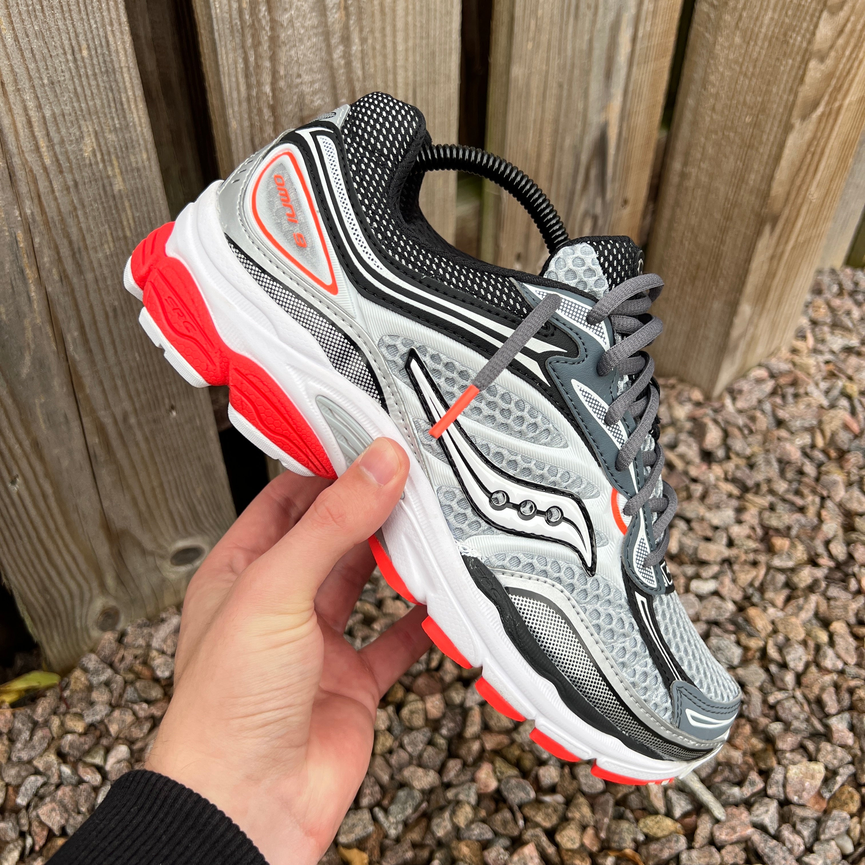 Saucony ProGrid Omni 9 Red / White