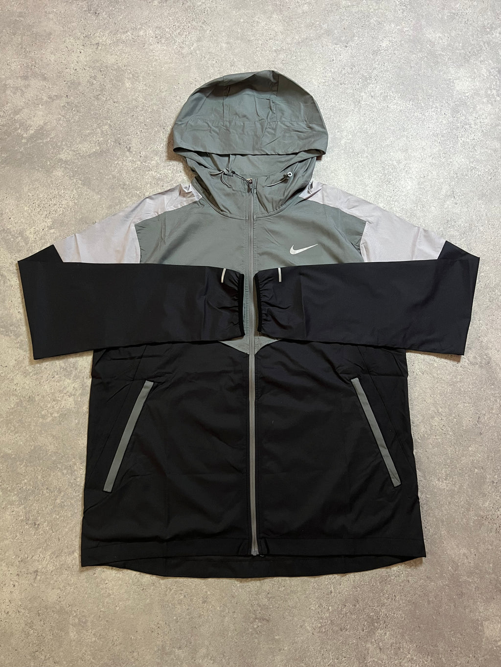 Nike Windrunner Black/Grey