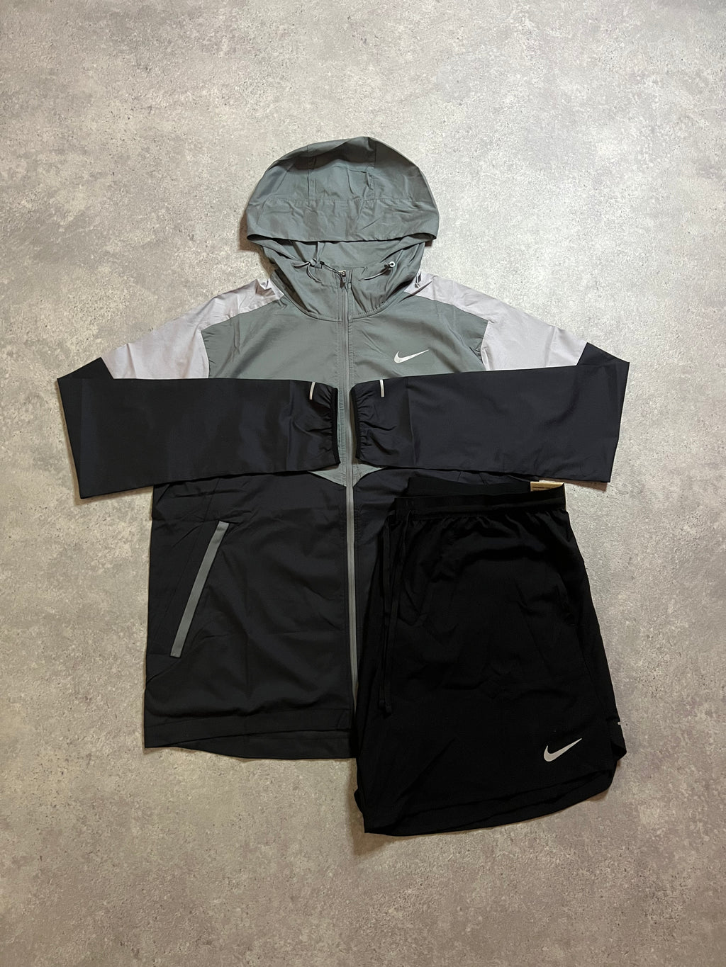 Nike Windrunner Black/Grey