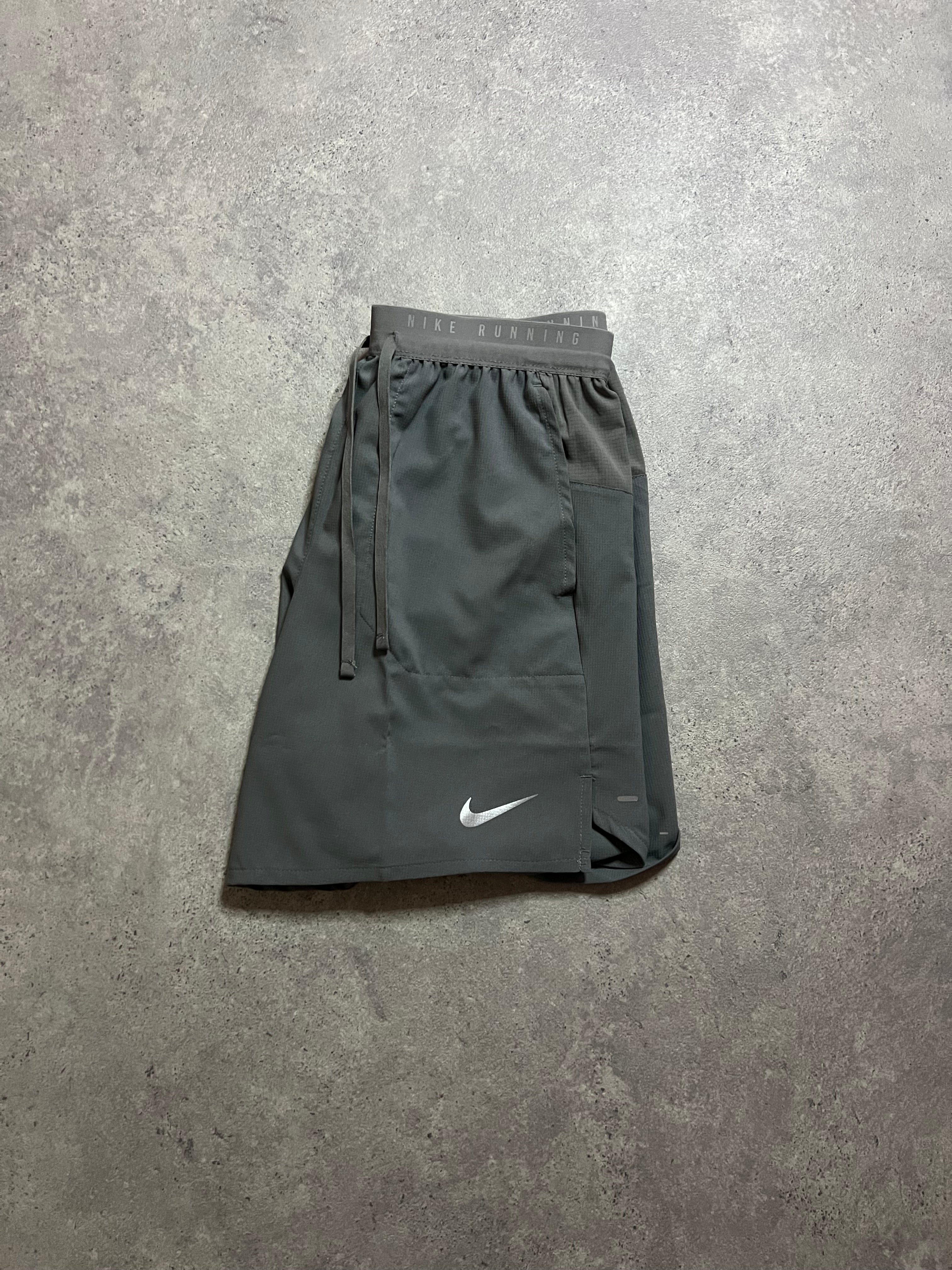 Nike Stride 7" Shorts Grey