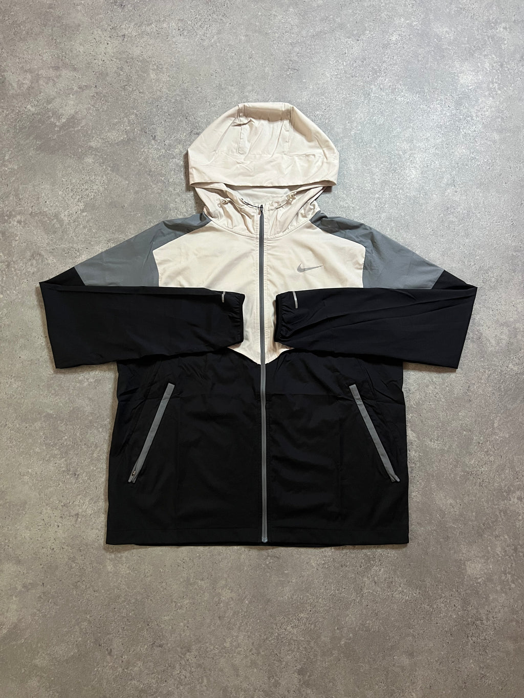 Nike Windrunner Black/Cream