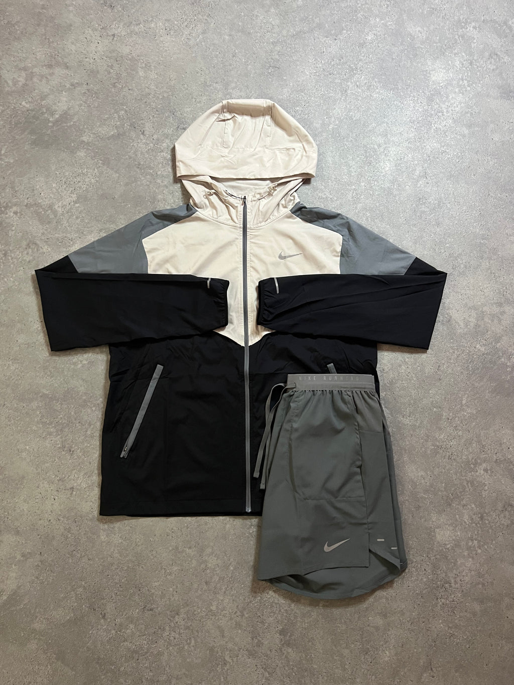Nike Windrunner Black/Cream